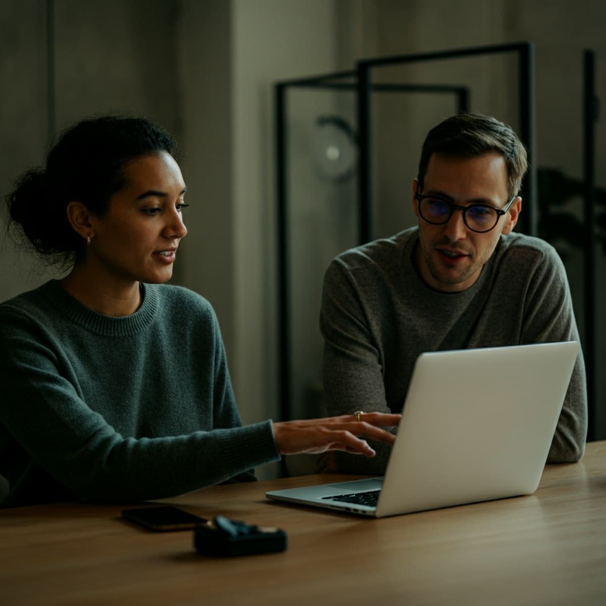 features of PEAP's  : Expert Led Mentorship - Our industry seasoned mentors offer hands on guidance, helping you sharpen your strategy and scale with purpose and precision.